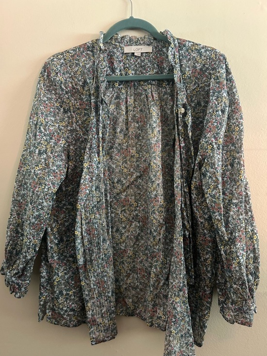 LOFT Tops - LOFT Floral Ruffle Neck Button-Down Blouse